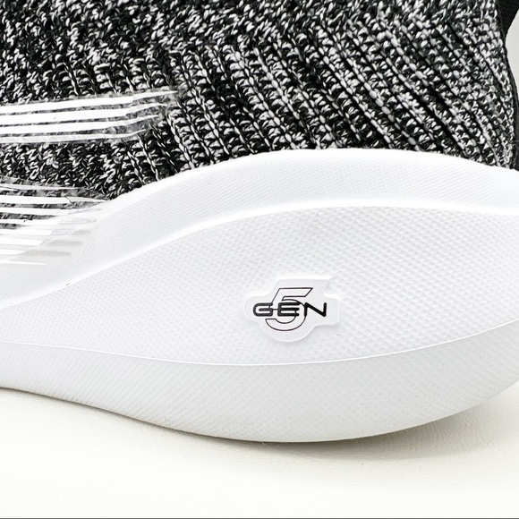 Skechers Sneakers GOrun Fast Shoes Running Women’s Sz 6 Black White Slip-on EUC - Picture 8 of 10